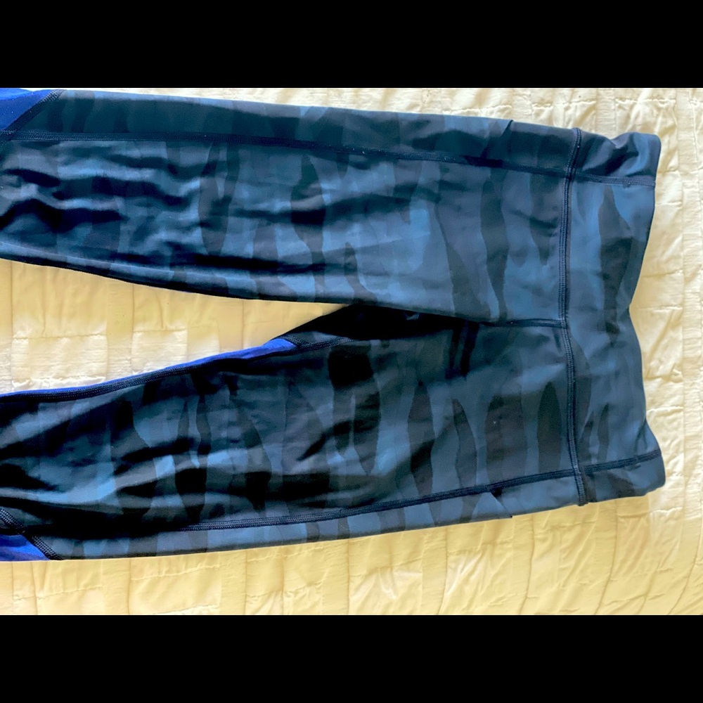 Reversible lulu lemon mid length leggings!!